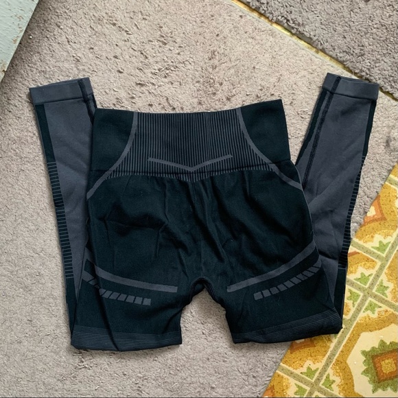 Gymshark ‘Geo’ Seamless Legging (S) - black - Picture 2 of 5